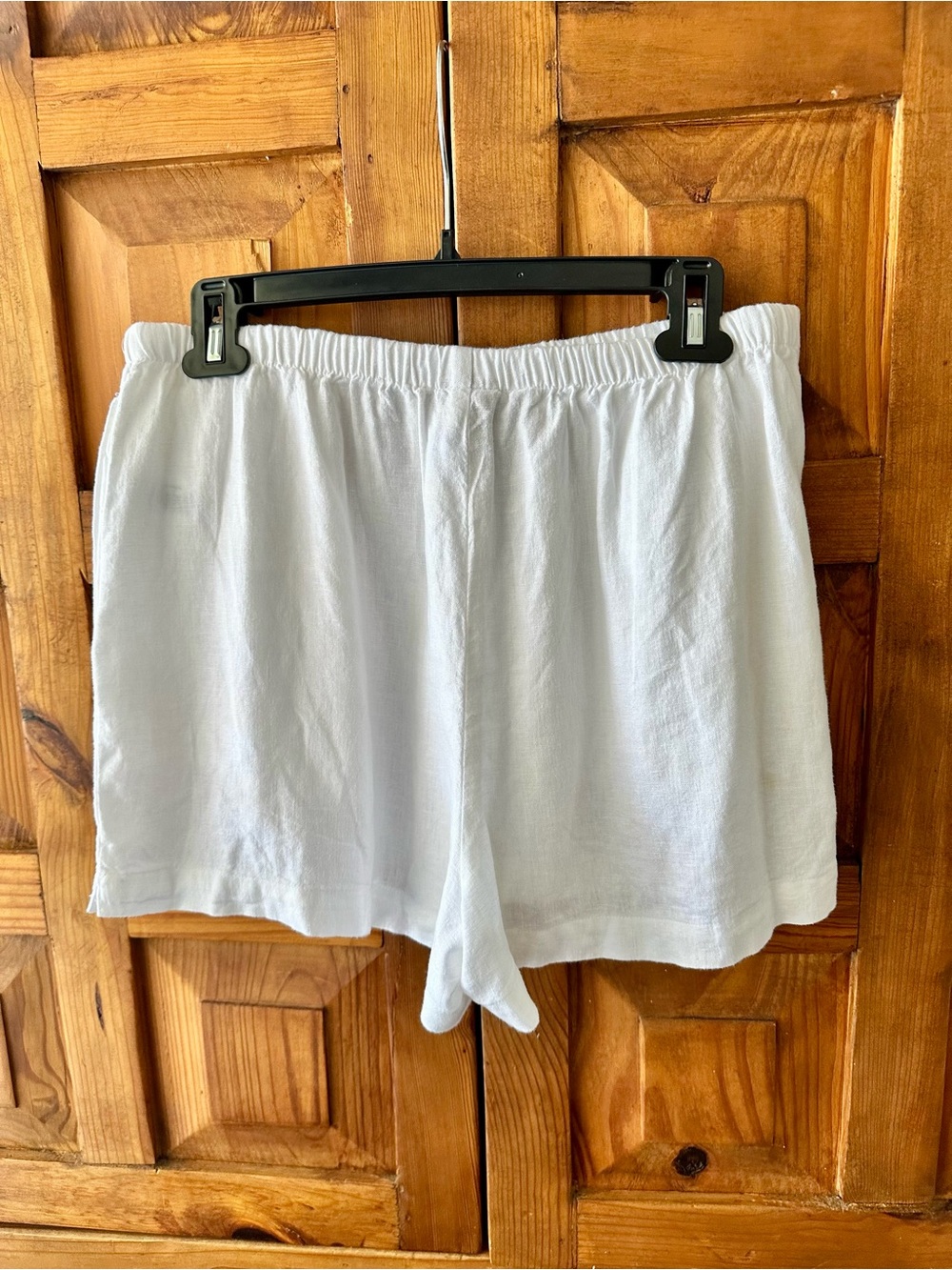 Women’s NWT White Linen Pull-On Shorts